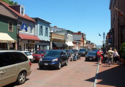 Main Street Annapolis at Academy graduation and Memorial Day weekend.  Still fun, but what a zoo!