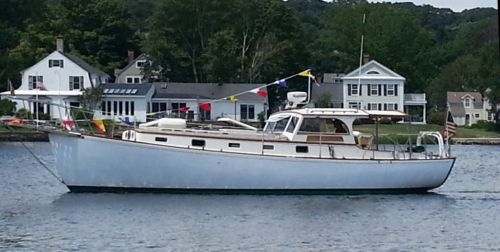 Memsahib steaming down the Mystic River all spruced up for the show.